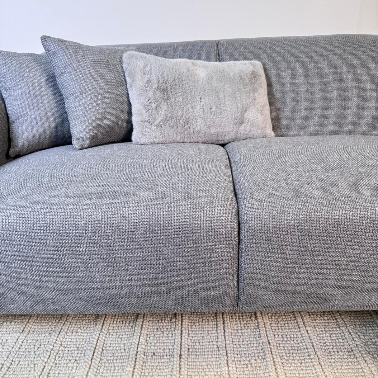 Canapé d'angle avec lounge compacte en tissu recyclé gris bleu Moby - gauche