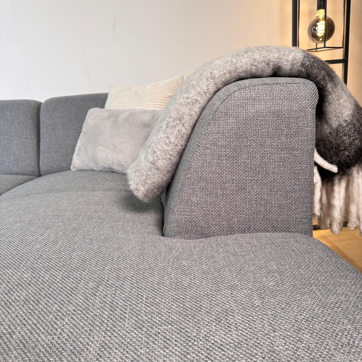 Canapé d'angle avec lounge compacte en tissu recyclé gris bleu Moby - gauche