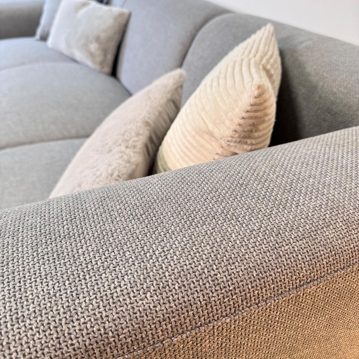 Canapé d'angle avec lounge compacte en tissu recyclé gris bleu Moby - gauche