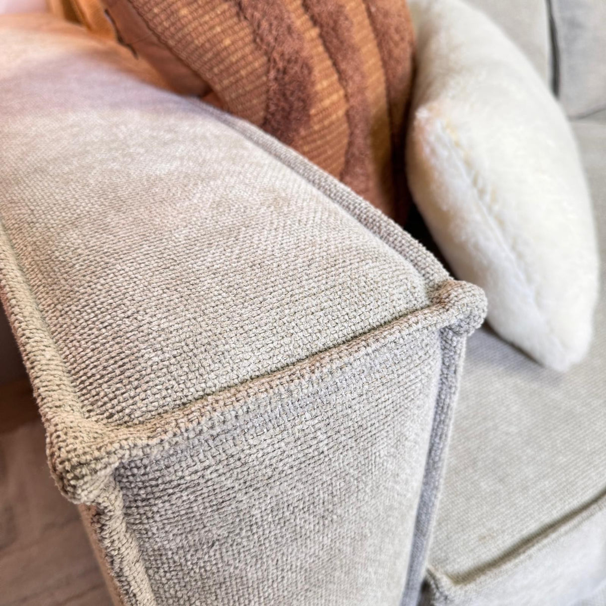 Canapé d'angle avec chaise longue beige en chenille Yara - droit