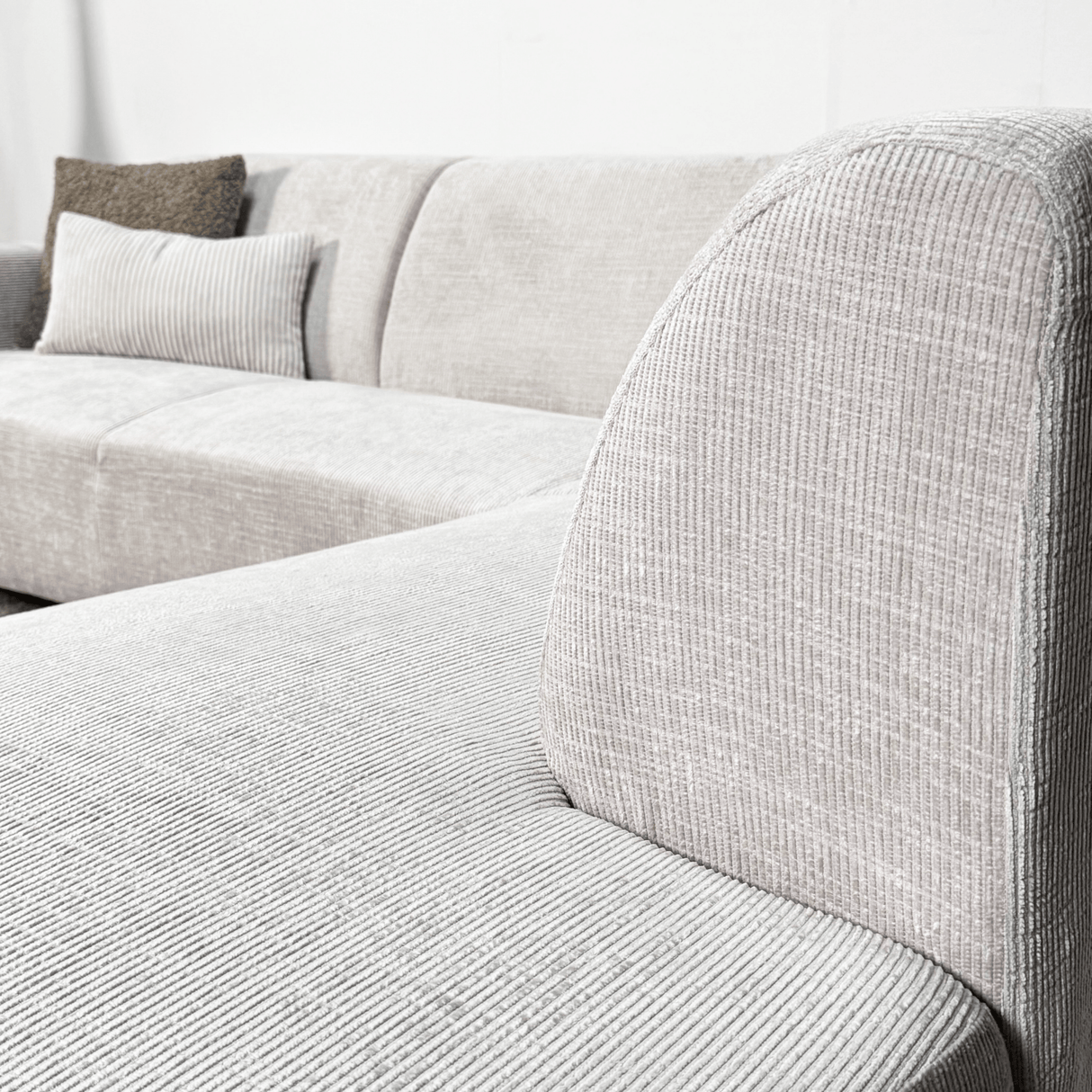 Canapé d'angle avec chaise longue en tissu chenille beige Manon - droit