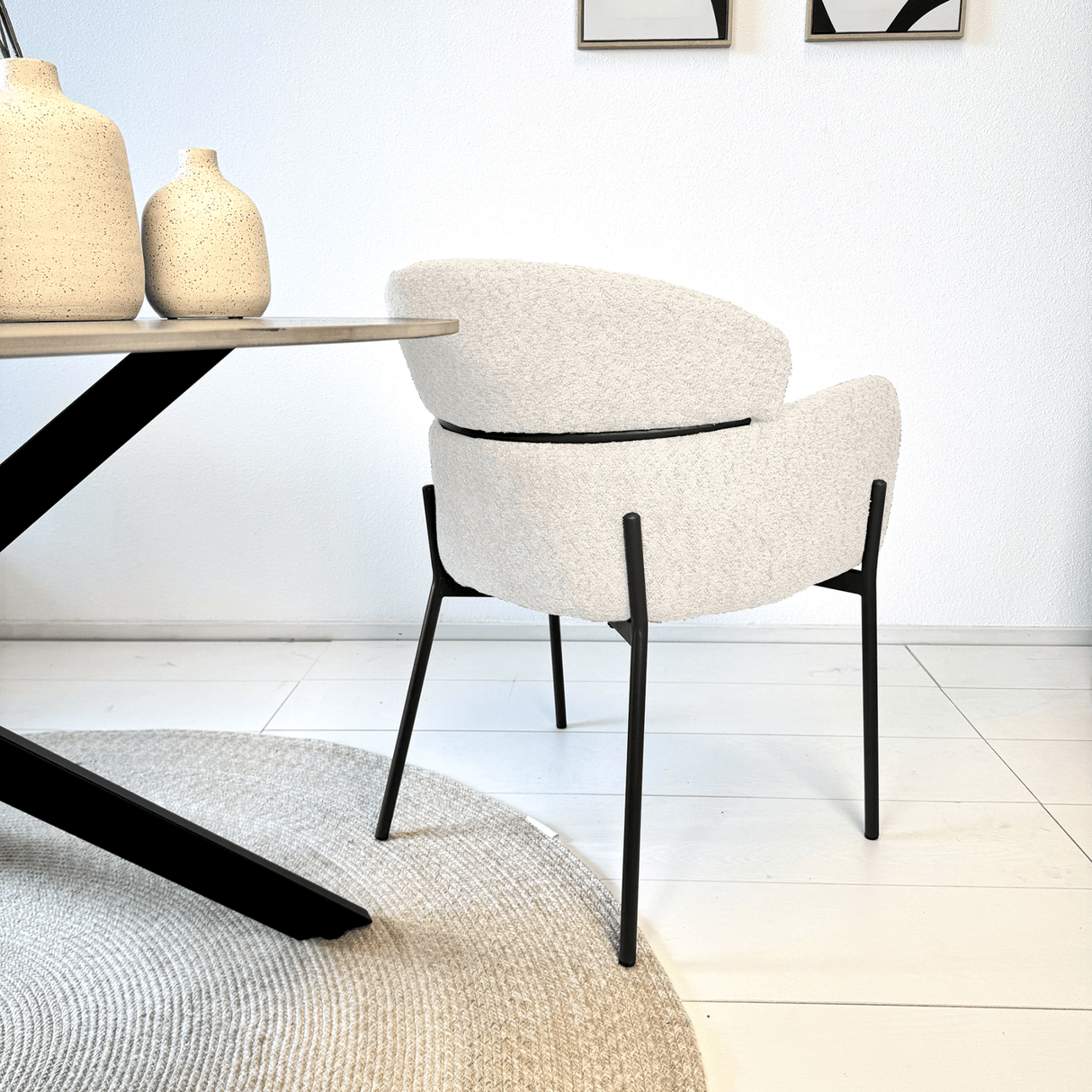 Chaise de salle à manger Lola Bouclé en tissu Crème blanc avec dossier rond et bras