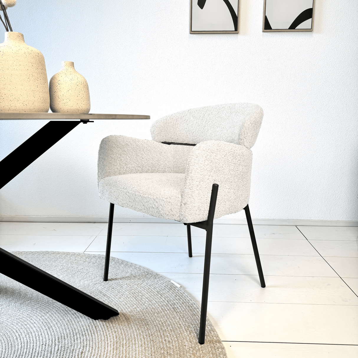 Chaise de salle à manger Lola Bouclé en tissu Crème blanc avec dossier rond et bras