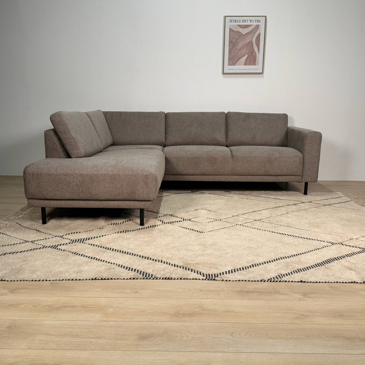 Canapé d'angle moderne 3 places à gauche en tissu taupe Aniko avec repose-longeur 240x197x78 cm