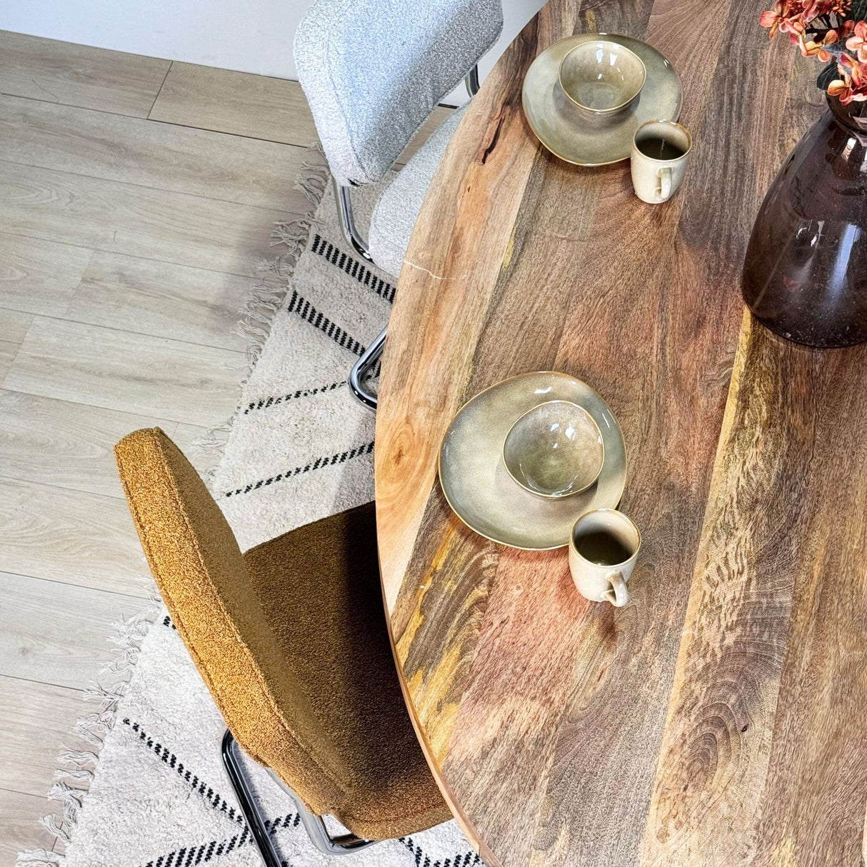 Chaise de salle à manger moderne en tissu bouclé cuivre Sway - cadre en chrome - sans accoudoirs