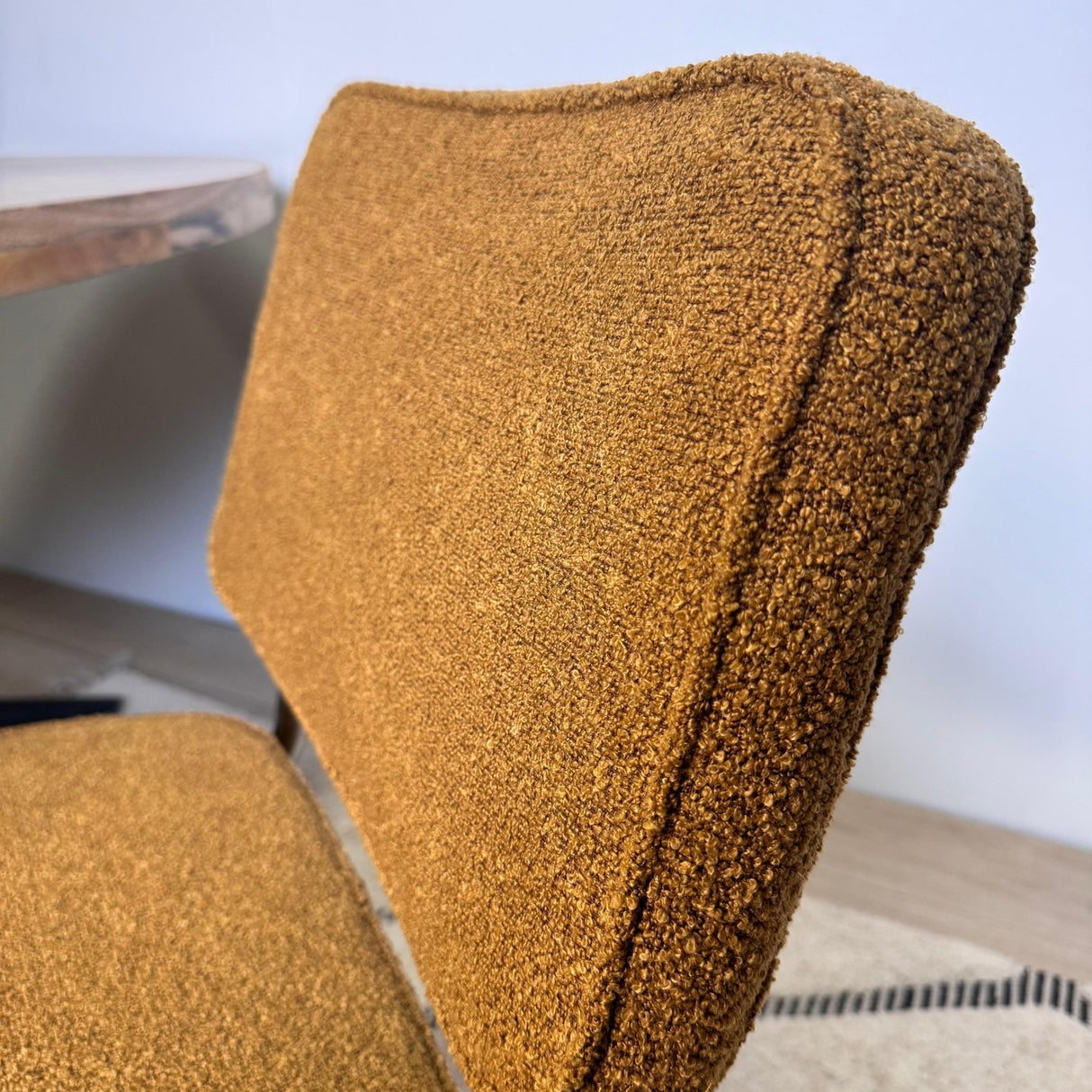 Chaise de salle à manger moderne en tissu bouclé cuivre Sway - cadre en chrome - sans accoudoirs