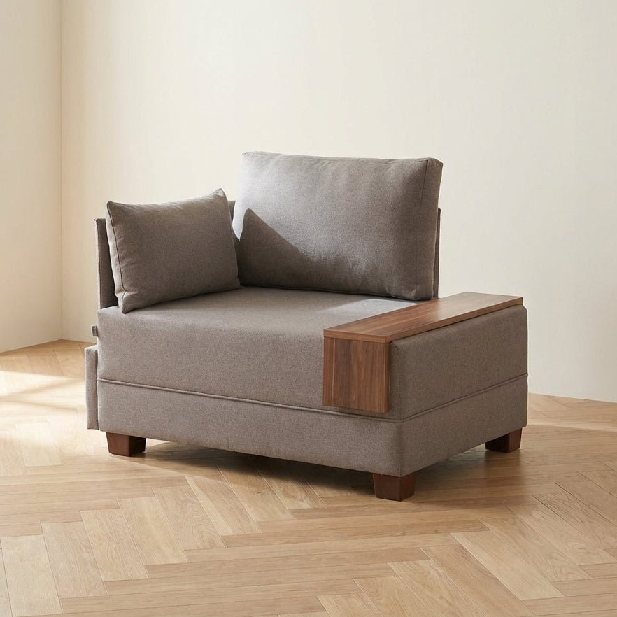 Fauteuil moderne en tissu beige Fly - Gauche - Avec table en bois photo d'ambiance dans un intérieur moderne