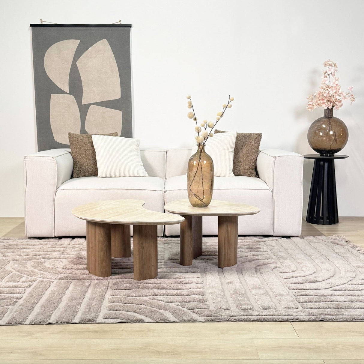 Ensemble de 2 tables basses Jimi avec plateau en travertin et piètement en noyer