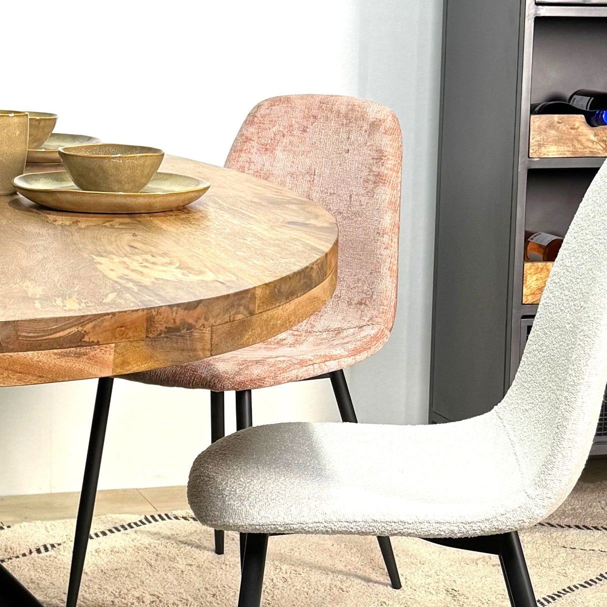 Ensemble de 4 chaises de salle à manger scandinaves en chenille rose ancien Swift - Sans accoudoirs