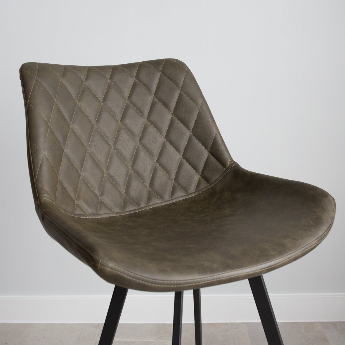 Tabouret de bar industriel Juno Vert 70cm de hauteur d'assise