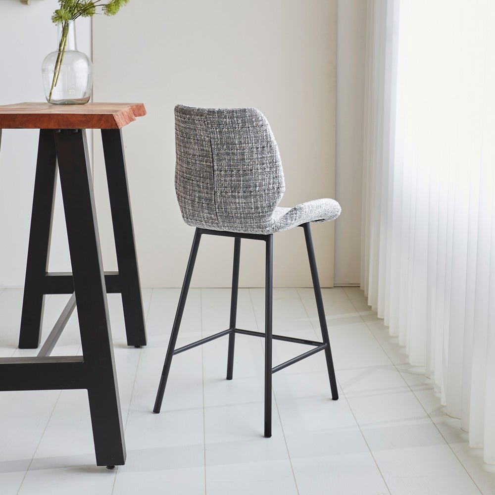 Tabouret de bar Beau 67cm de hauteur d'assise en chenille gris clair