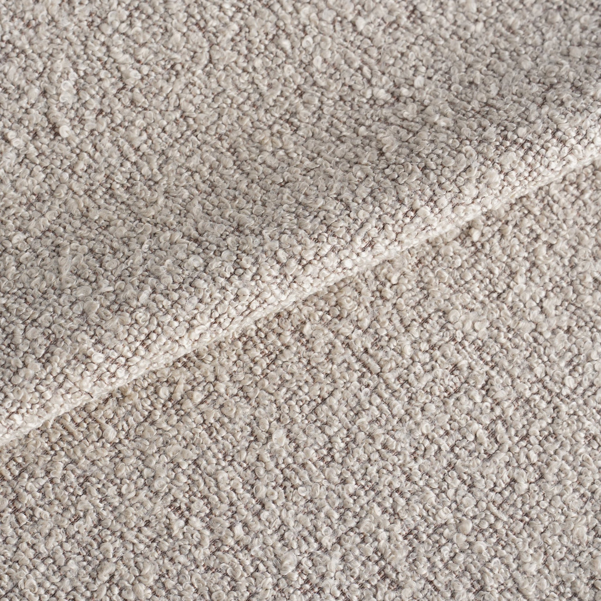 Chaise de salle à manger moderne couleur sable en tissu bouclé Sway - cadre en chrome - sans accoudoirs