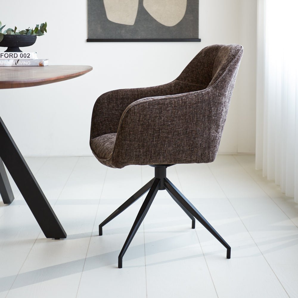 Chaise de salle à manger Camiel Dimehouse Marron LxlxH 62x61x54 Tissu Photo d'ambiance vue latérale