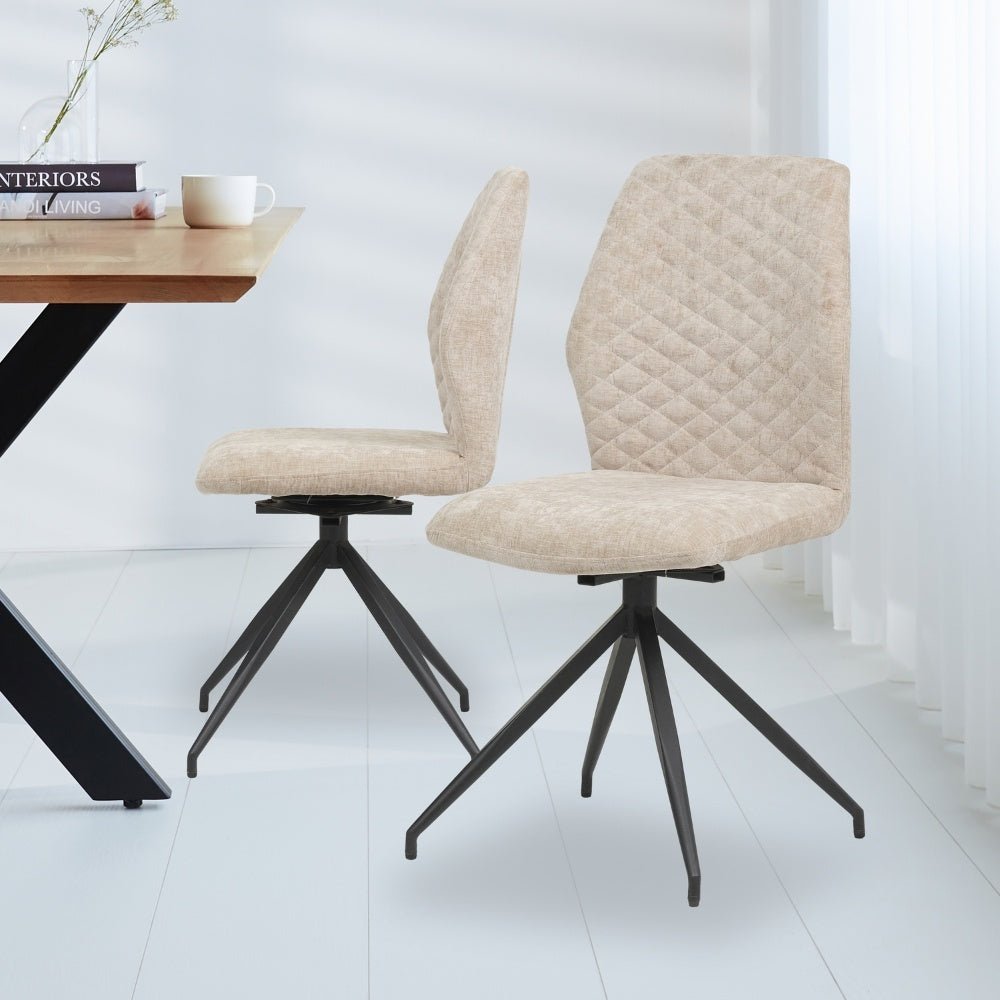 Chaise de salle à manger Charly chenille Dimehouse Beige LxlxH 67x60x51 Tissu Photo d'ambiance vue de face en diagonale