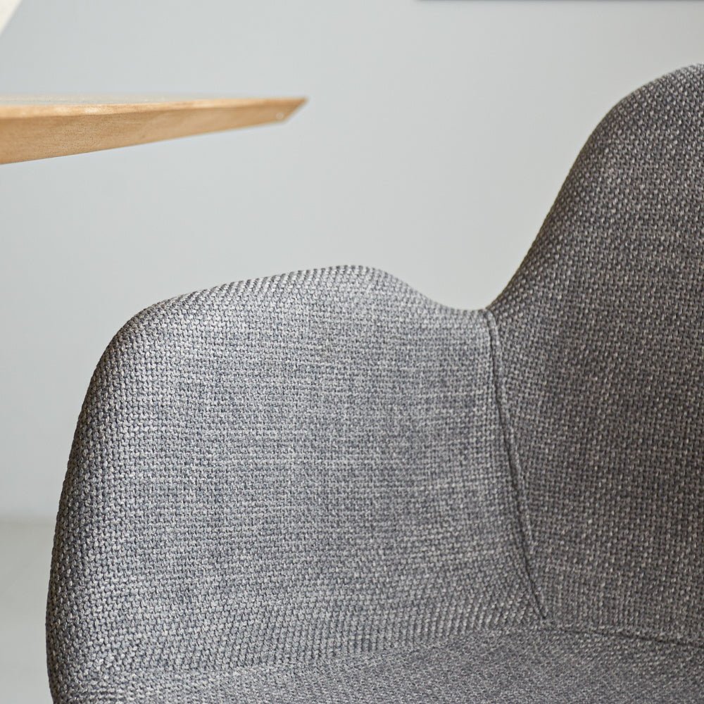 Chaise de salle à manger Mick Dimehouse Gris LxlxH 64x62x59 Tissu Ambiance photo différente