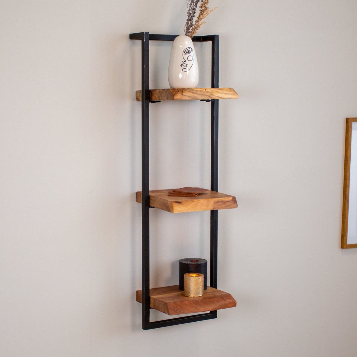 Etagère murale Aberdeen DH Intérieur Acacia LxlxH 104x36x13 Bois d'acacia Photo d'ambiance vue de face diagonale