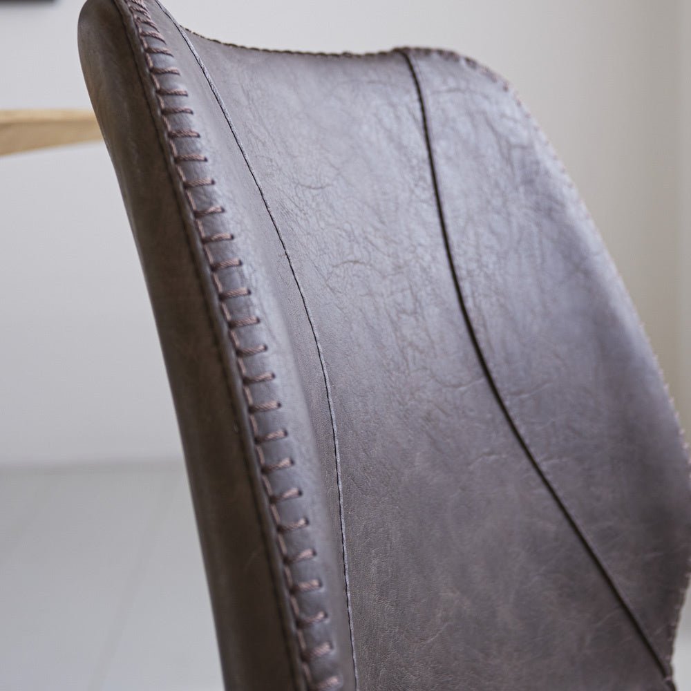 Chaise de salle à manger Beau cuir artificiel Dimehouse Taupe LxlxH 72x68x50 Simili cuir Détail photo d'ambiance