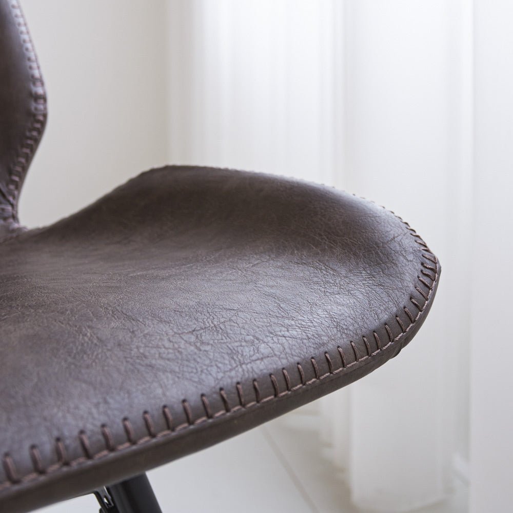 Chaise de salle à manger Beau cuir artificiel Dimehouse Taupe LxlxH 72x68x50 Simili cuir Détail photo d'ambiance