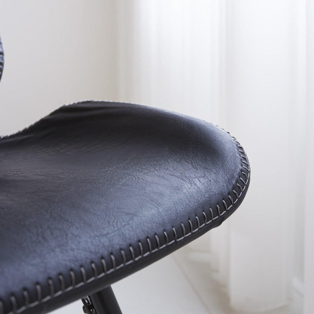 Chaise de salle à manger Beau cuir artificiel Dimehouse Noir LxlxH 72x68x50 Simili cuir Détail photo d'ambiance