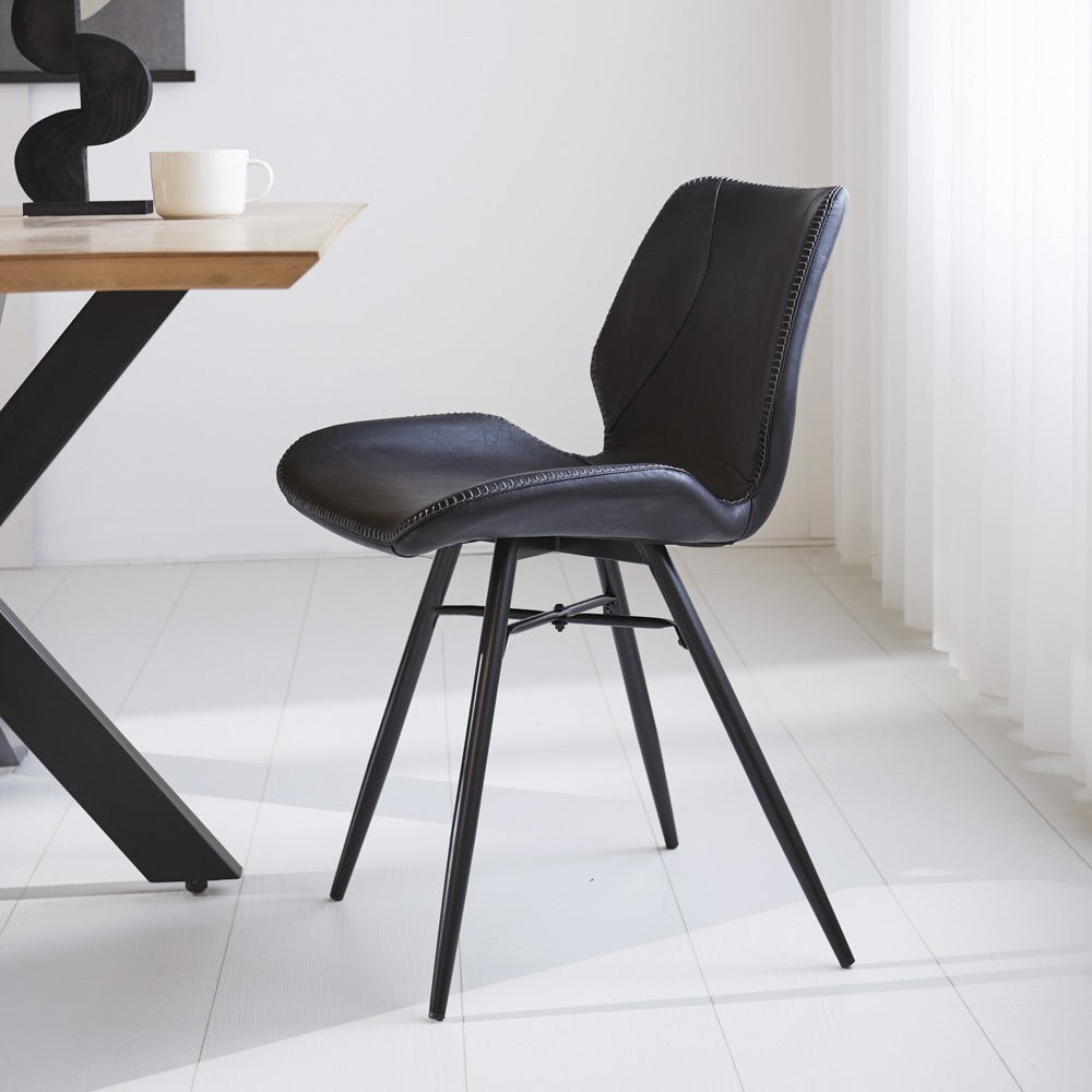 Chaise de salle à manger Beau cuir artificiel Dimehouse Noir LxlxH 72x68x50 Simili cuir Photo d'ambiance vue latérale