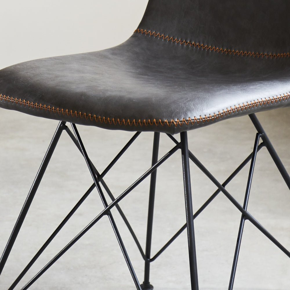 Chaise de salle à manger Viano Dimehouse Anthracite LxlxH 64x61x52 Cadre photo détail simili cuir