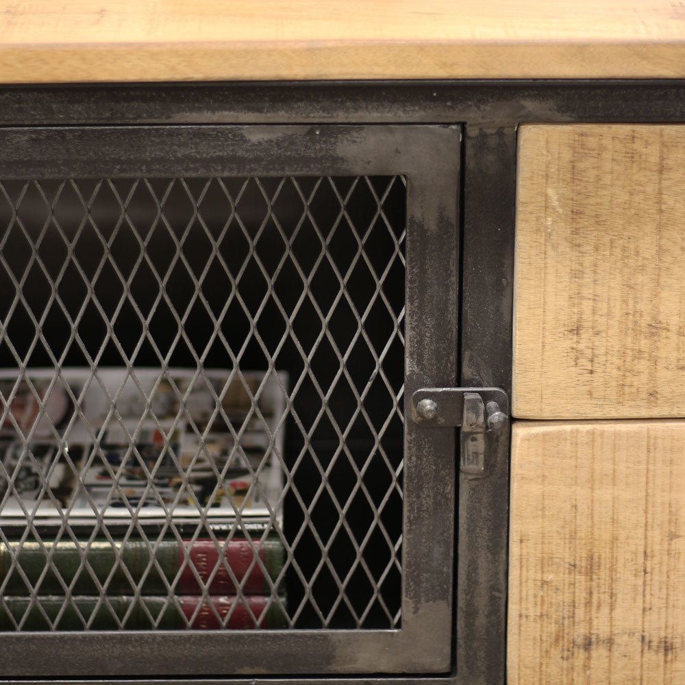 Buffet Bryce Dimehouse Marron LxlxH 153x80x40 Bois de manguier Détail de la photo d'ambiance