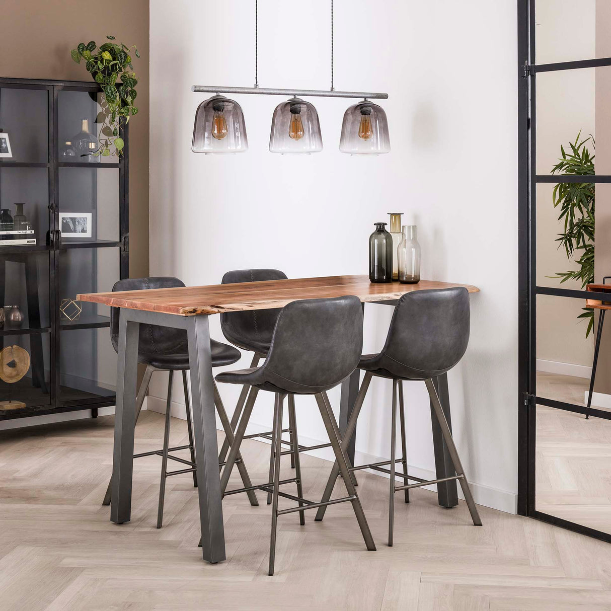 Table de bar industrielle Aberdeen en bois d'acacia forme de tronc d'arbre 147x80
