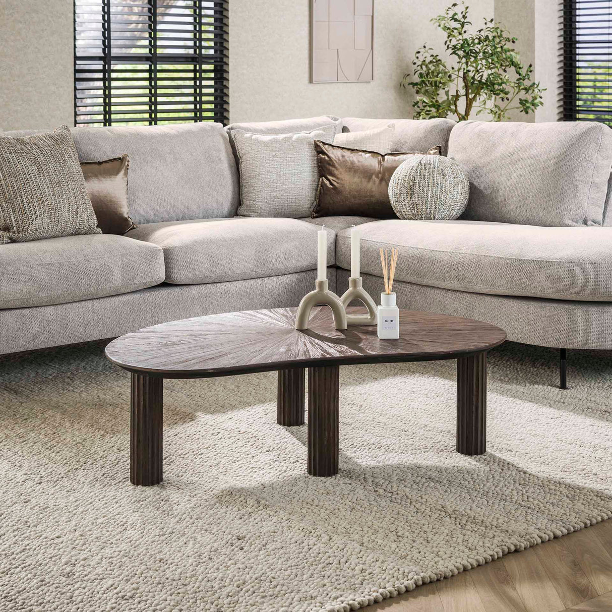 Table basse Myla en bois de teck organique marron 110 cm 