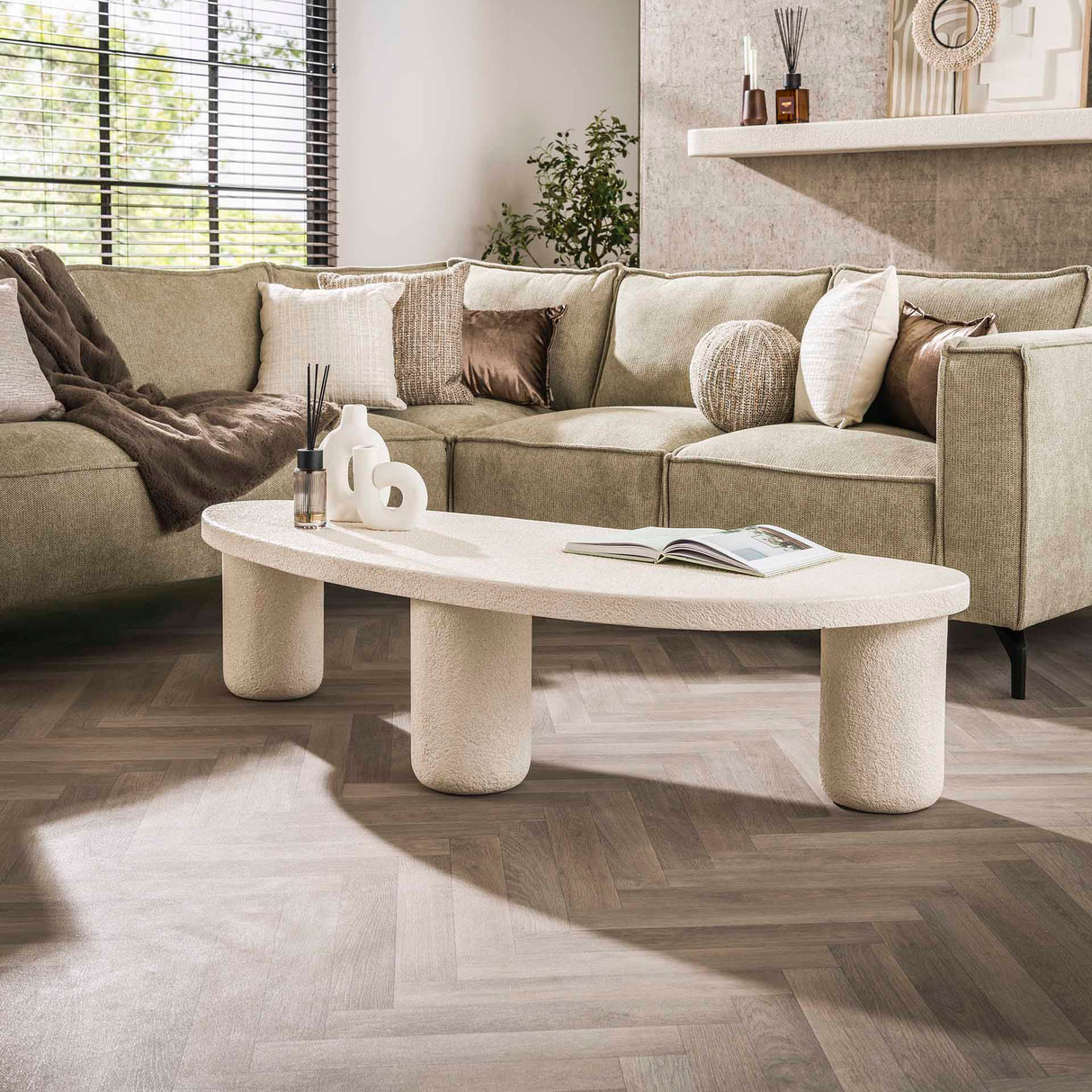 Sinan XL table basse triangulaire en composite de marbre 