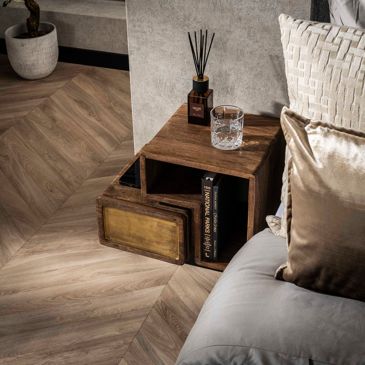 Solano Ensemble de 2 tables de nuit en bois massif de mangue sable et laiton 