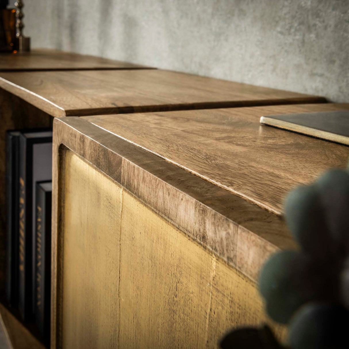 Buffet Suspendu Maceo - Bois de manguier Sable avec Accent en Laiton 169 cm 
