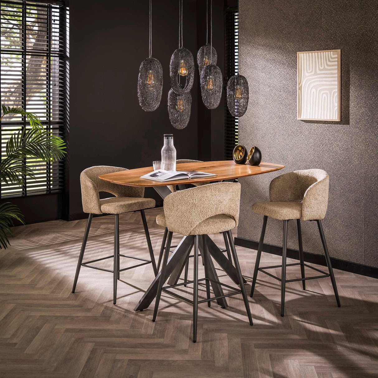 Table ovale en teck de Danemark Daisy 140x80 cm avec pied en étoile 