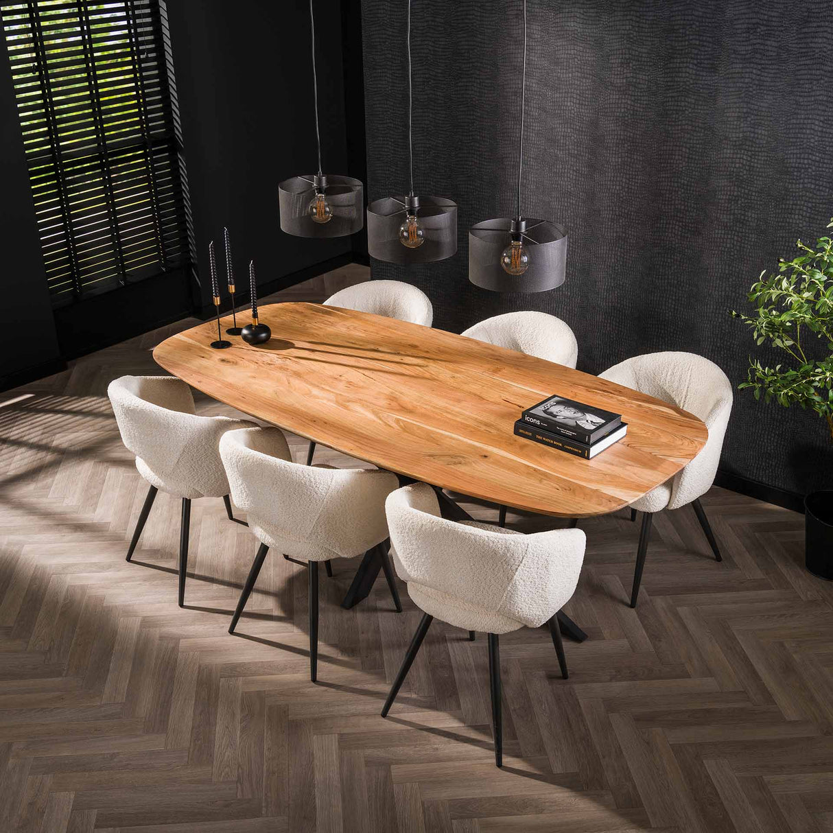 Table à manger ovale danoise Tavon en bois d'acacia 180x95 cm