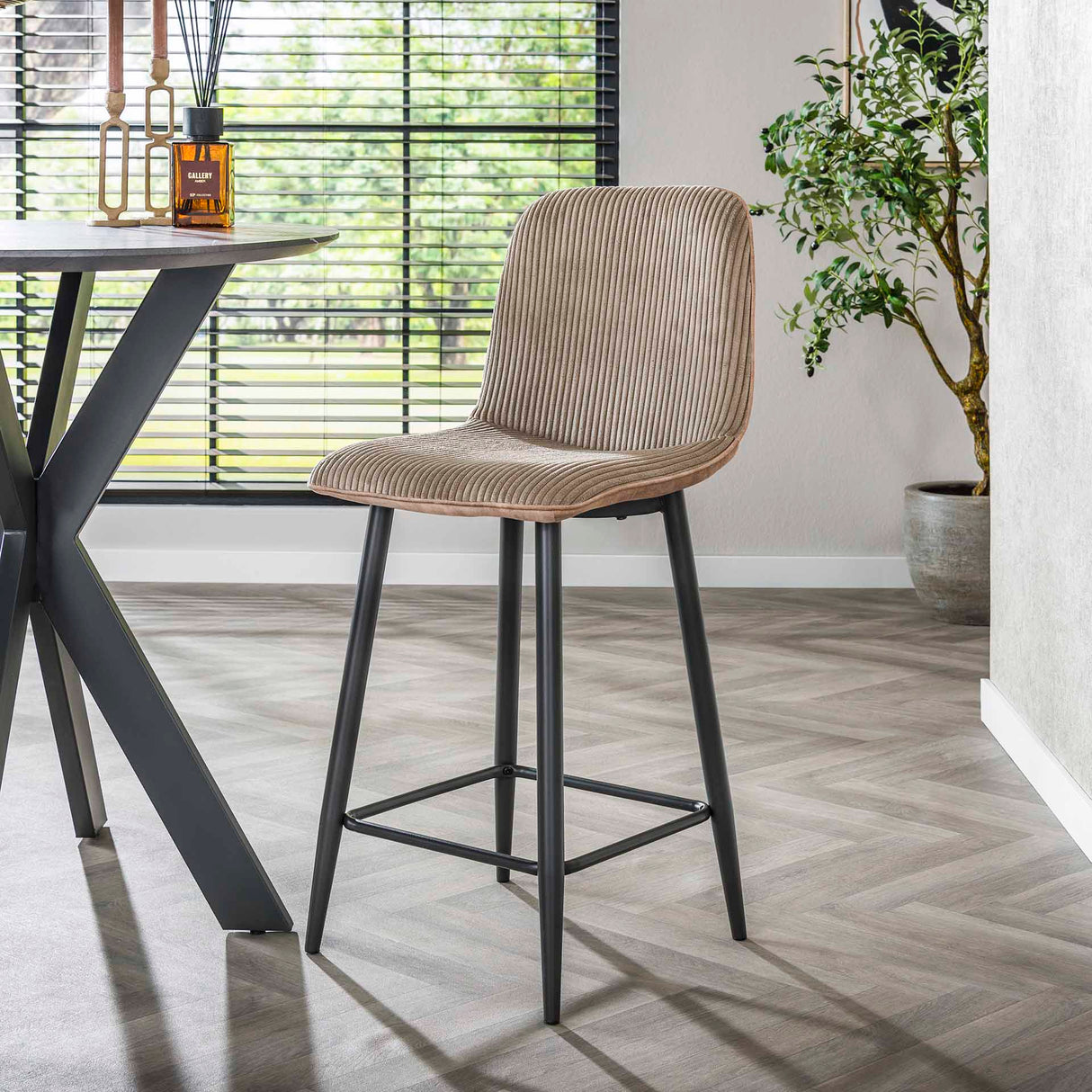 Tabouret de bar moderne Lento Rib Rock en tissu avec texture de sable et rayures 