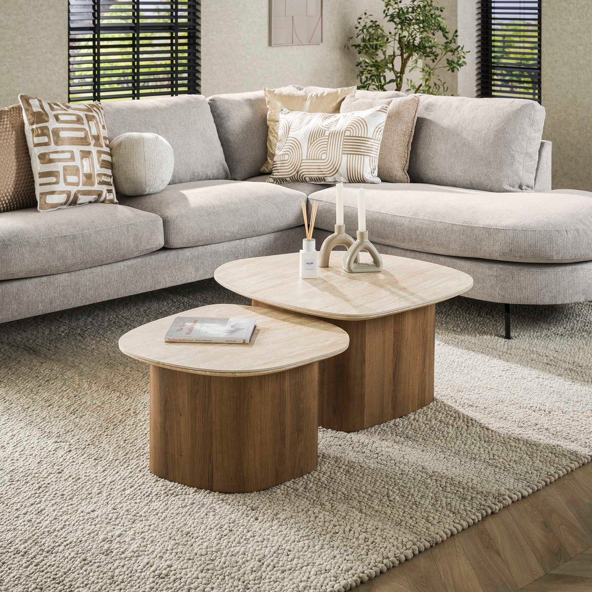 Ensemble de 2 tables basses Rio en céramique en forme de galet en bois 