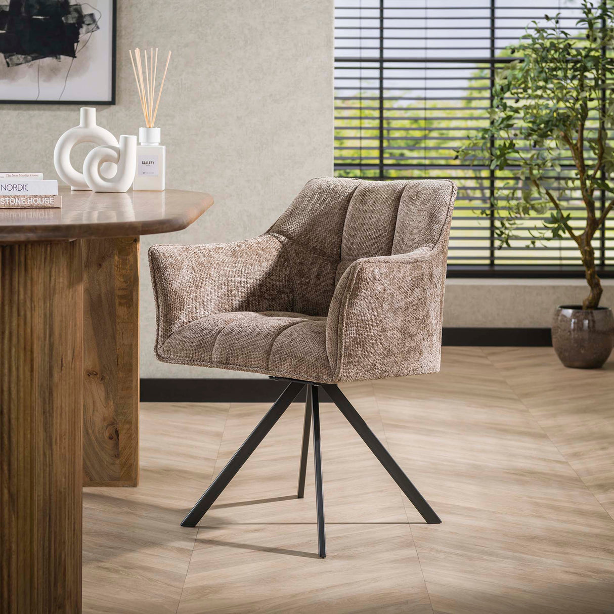 Ensemble de 2 chaises de salle à manger Lino en chenille couleur champagne riche pivotante 