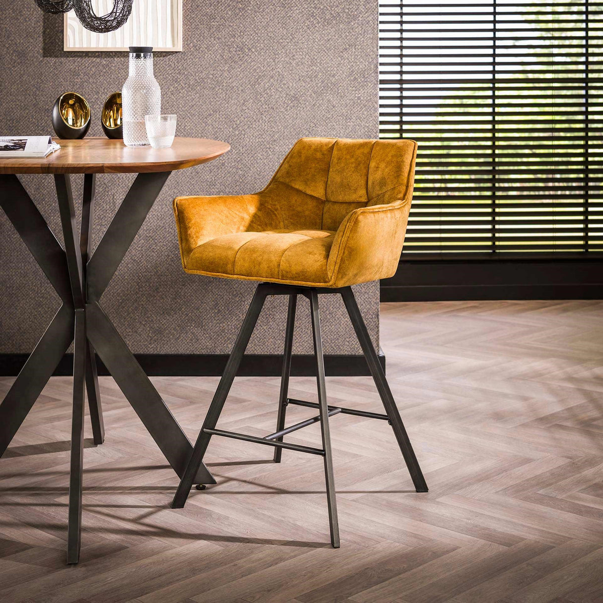 Ensemble de 2 tabourets de bar en velours Lino doré pivotants 