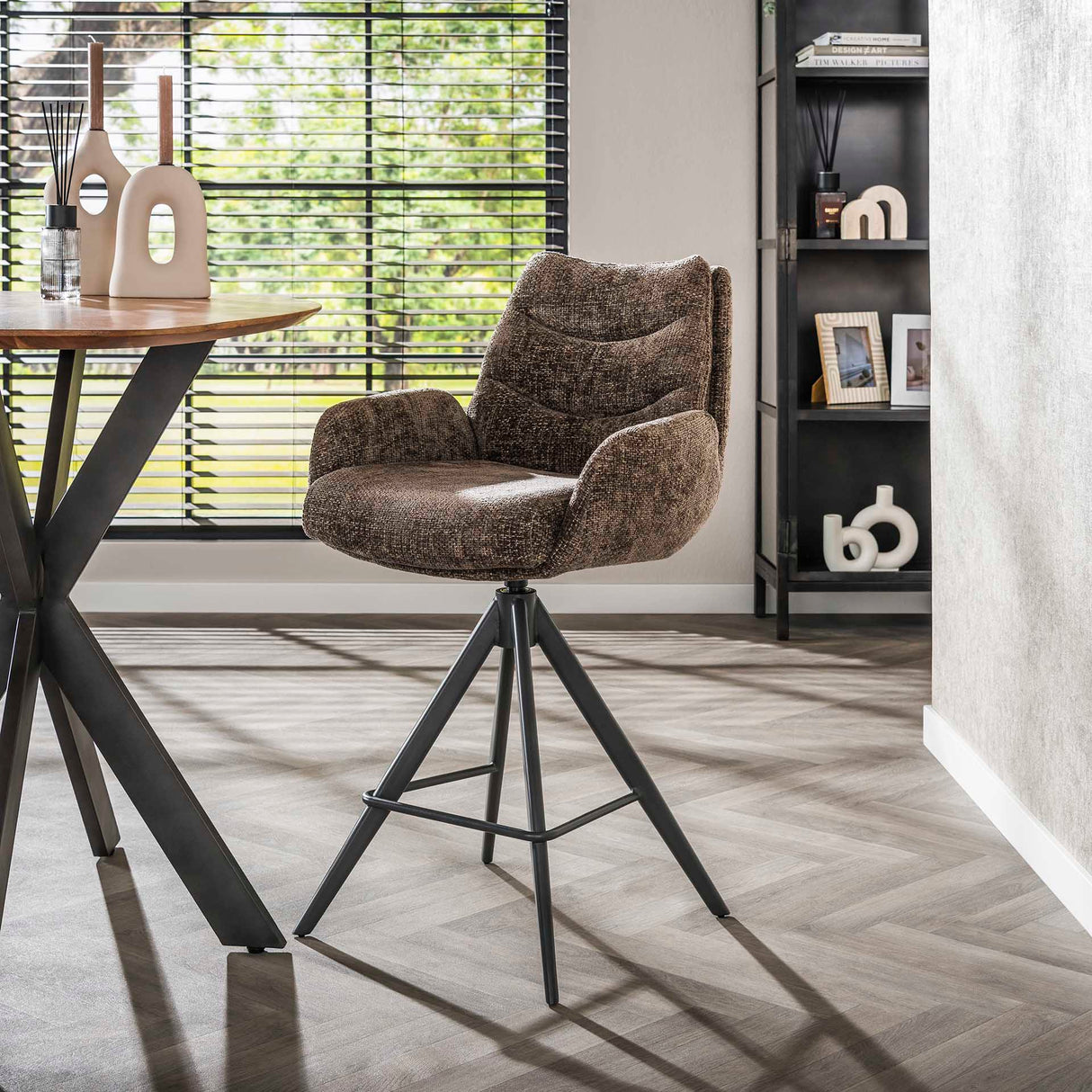 Ensemble de 2 tabourets de bar Elite en velours taupe chenille, pivotants 