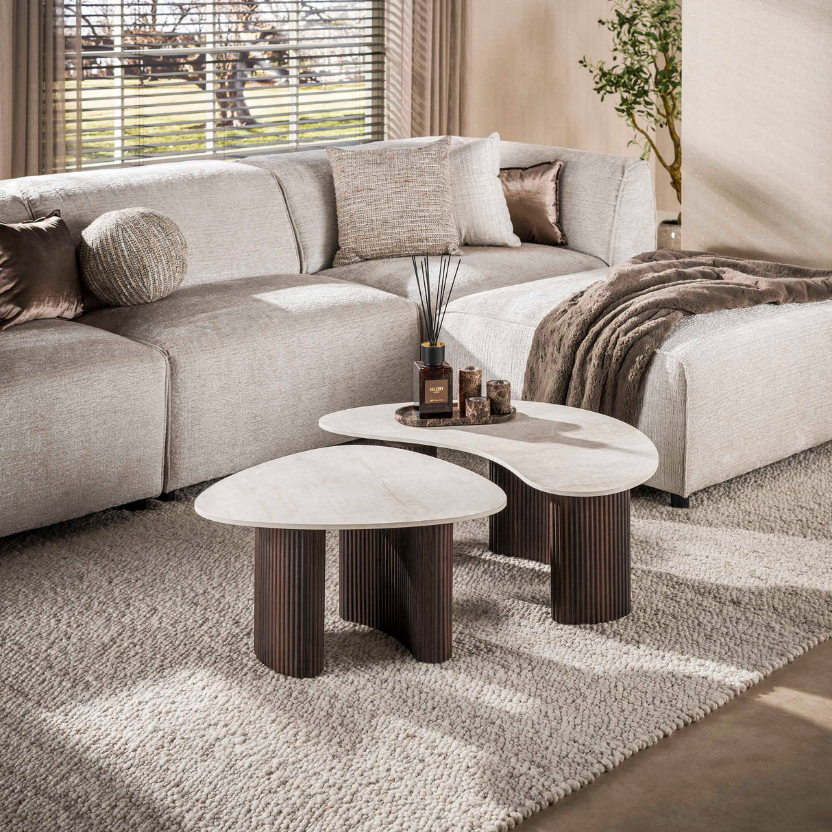 Lot de 2 tables basses bio Cruz - plateau Taj Mahal en céramique pieds aspect bois marron foncé