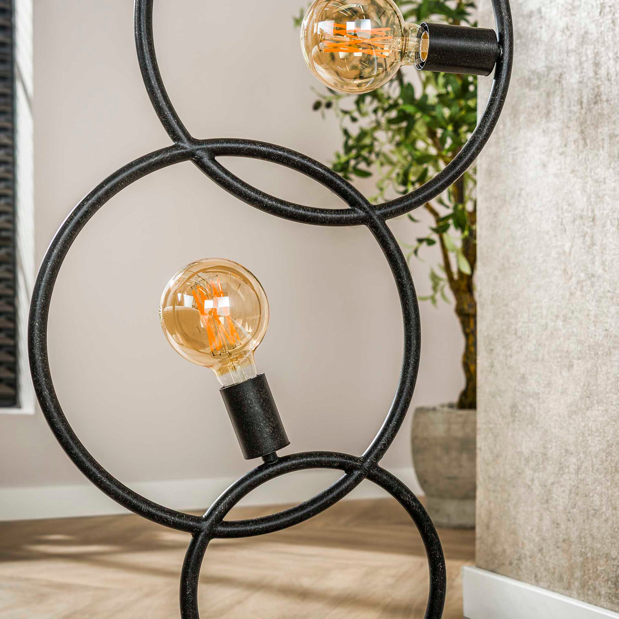 Lampe de sol noire 3 lumières industriel 140 cm 