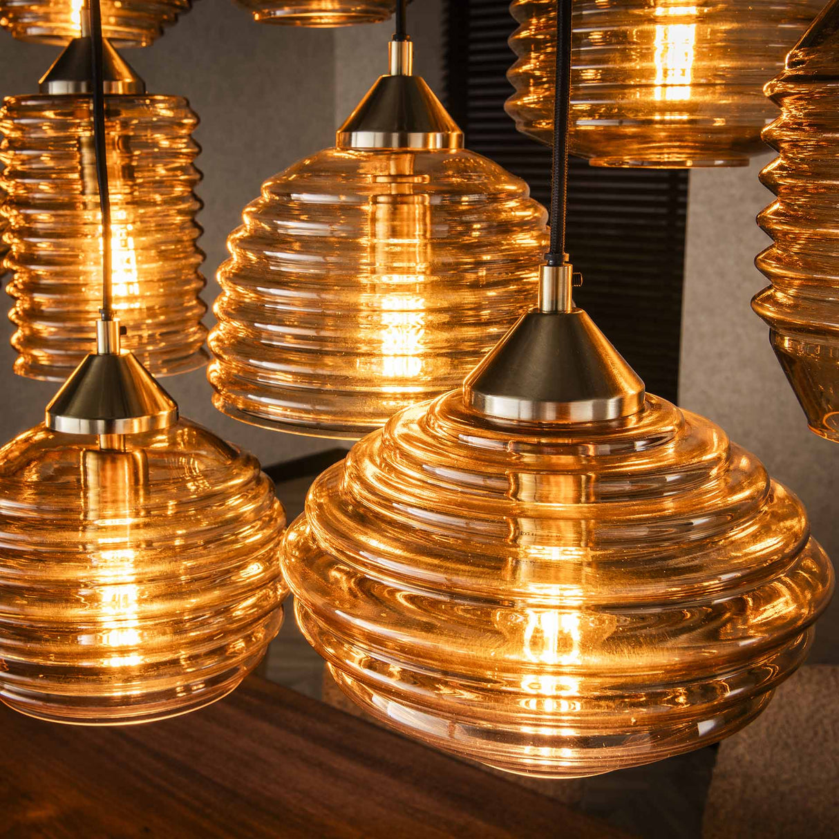 Suspension Mali 15 lumières verre nervuré couleur ambre 