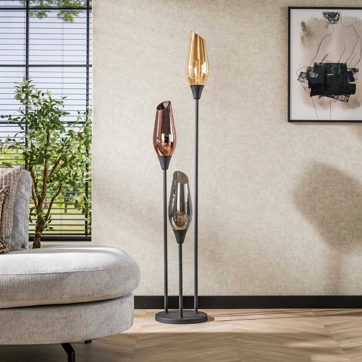 Lampadaire Nova 3 lumières noir avec globes en verre 