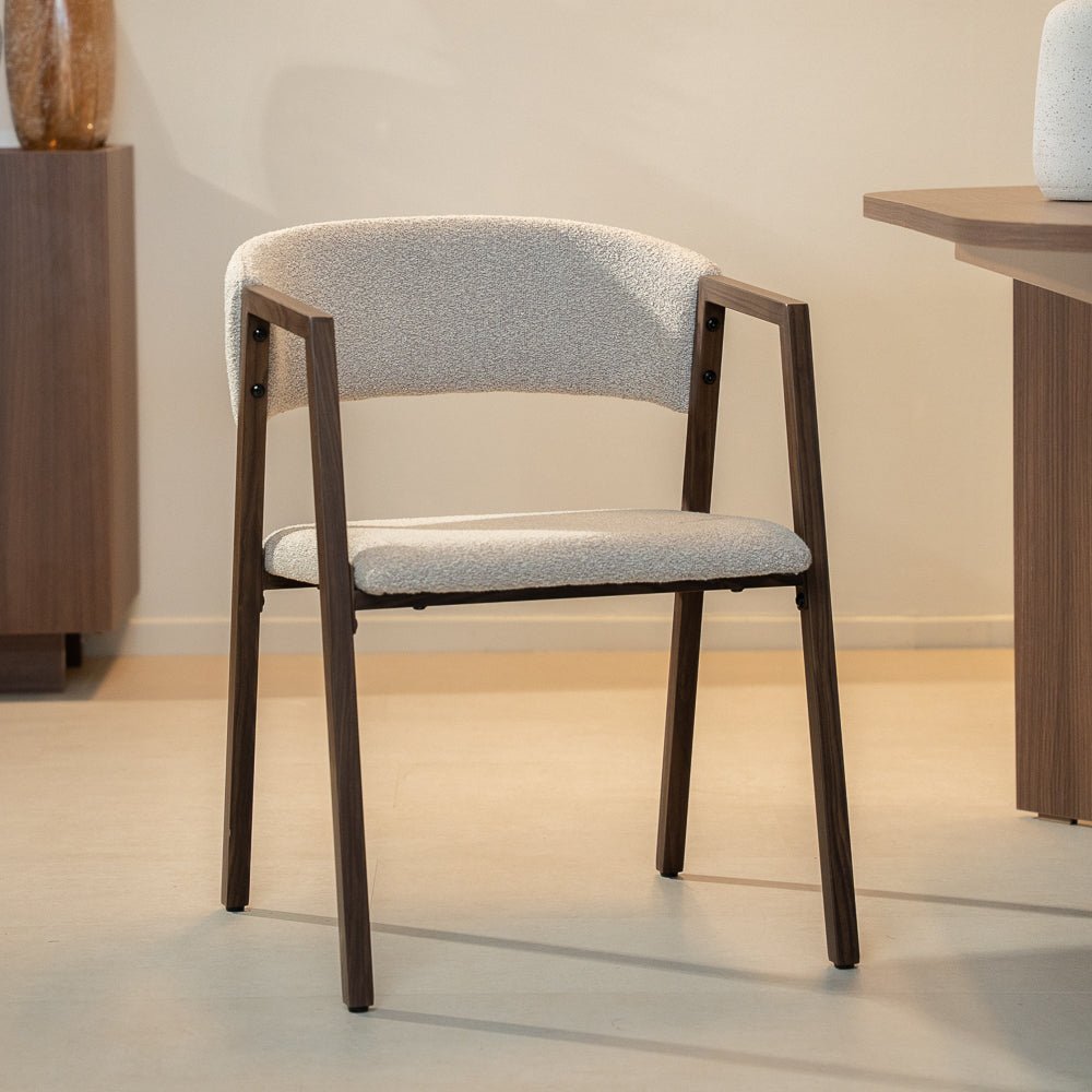 Chaises de salle à manger-Chaise de salle à manger japonaise couleur sable bouclé Kyo - structure en noyer - avec accoudoir-Dimehouse