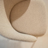 Chaises de salle à manger-Chaise de salle à manger bouclé couleur sable Taro - structure aspect noyer - Japandi-Dimehouse