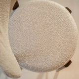 Tabourets de bar-Chaise de bar bouclé couleur sable Aiko - structure aspect noyer - Japandi-Dimehouse