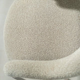Chaises de salle à manger-Chaise de salle à manger Japandi Couleur sable Bouclé Suki - Structure Noyer - Avec Accoudoir-Dimehouse