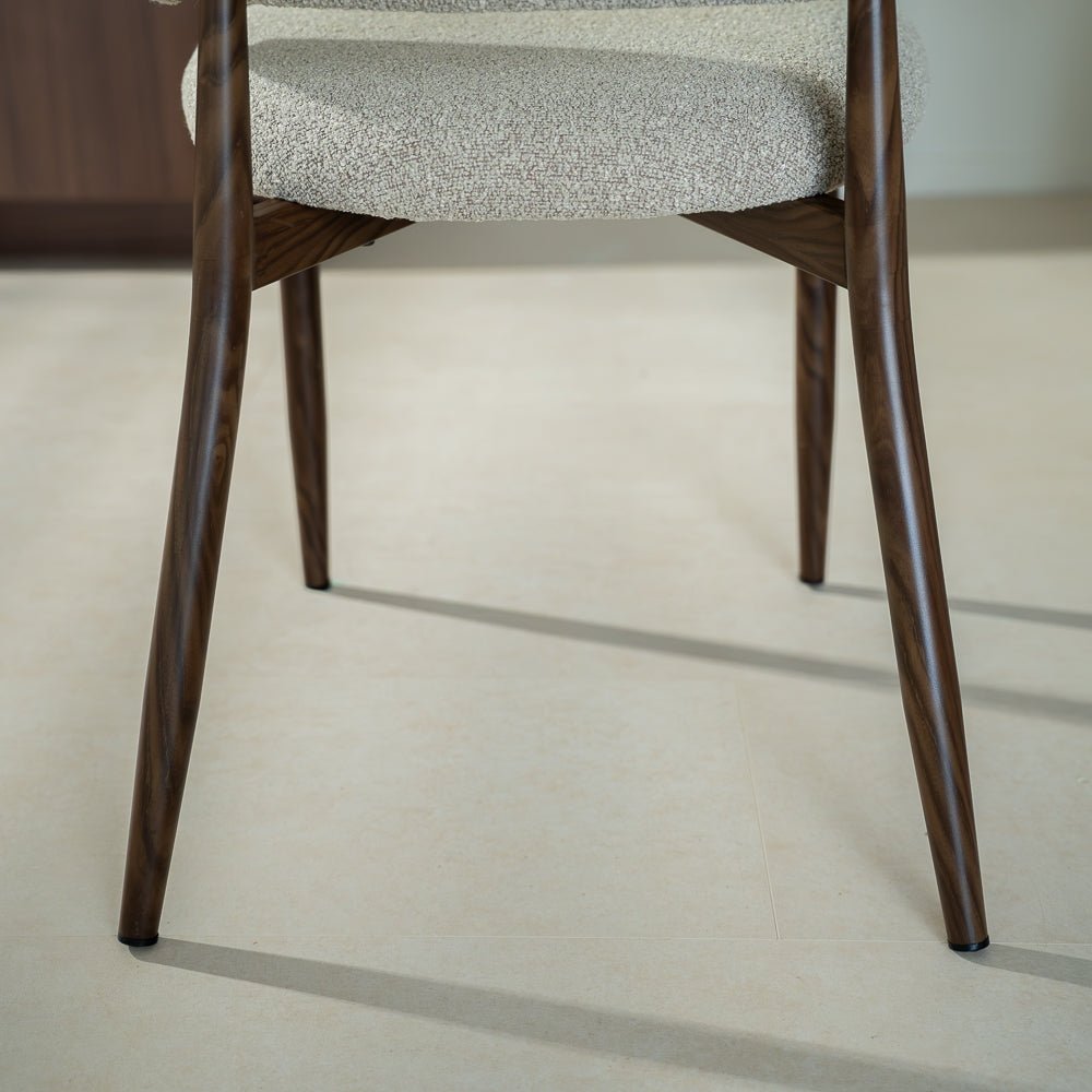 Chaises de salle à manger-Japandi Chaise de salle à manger Yuka Sand - Structure aspect noyer-Dimehouse