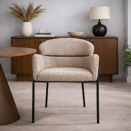 Chaise de salle à manger Lola Bouclé en tissu beige avec dossier rond et bras 