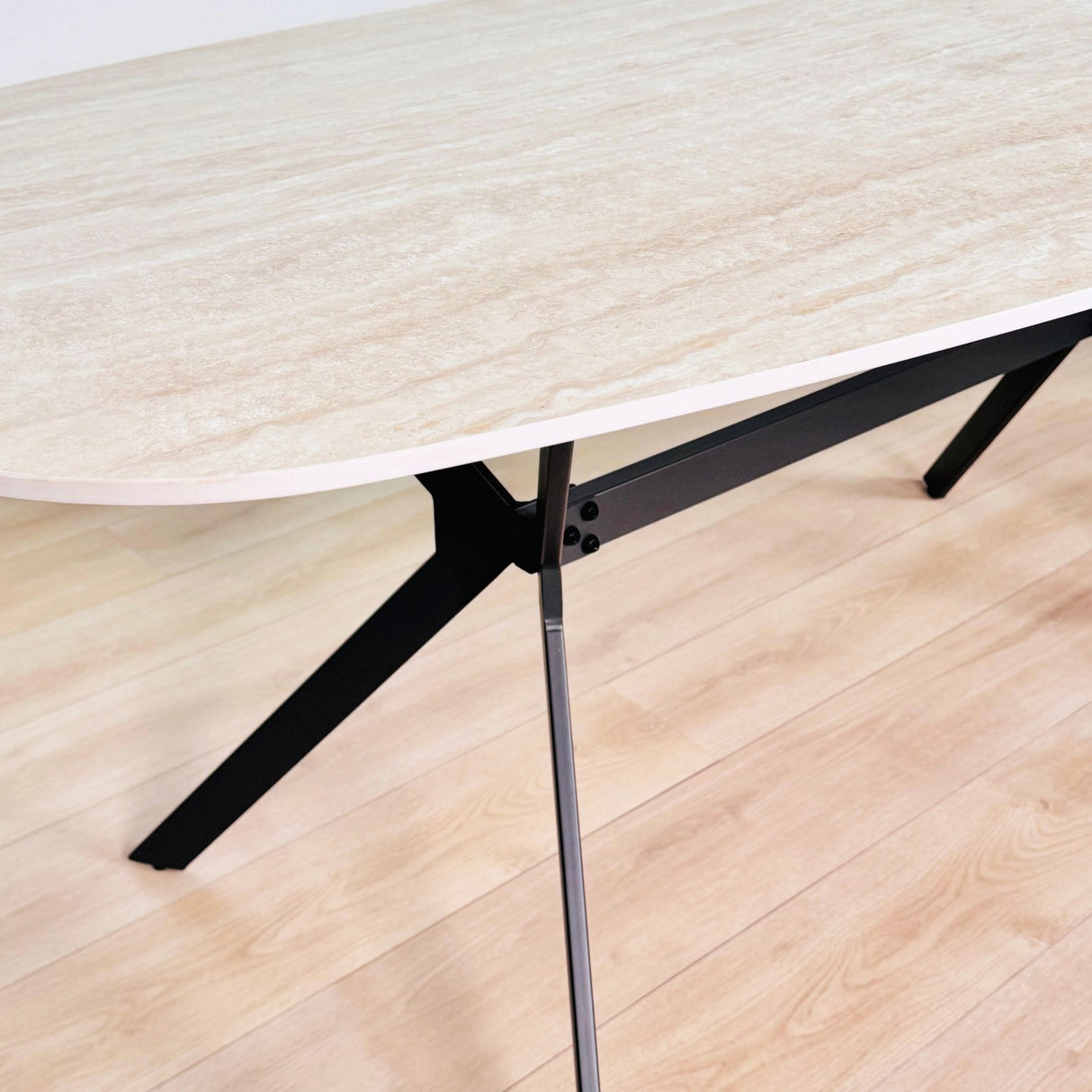 Table à manger Vesta Danois Ovale Céramique Aspect Travertin 180 cm 