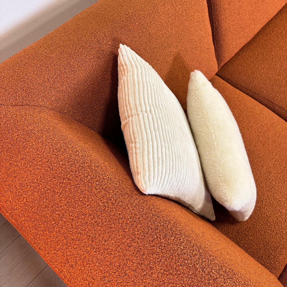 Canapé d'angle Maël en tissu bouclé couleur terracotta - gauche 